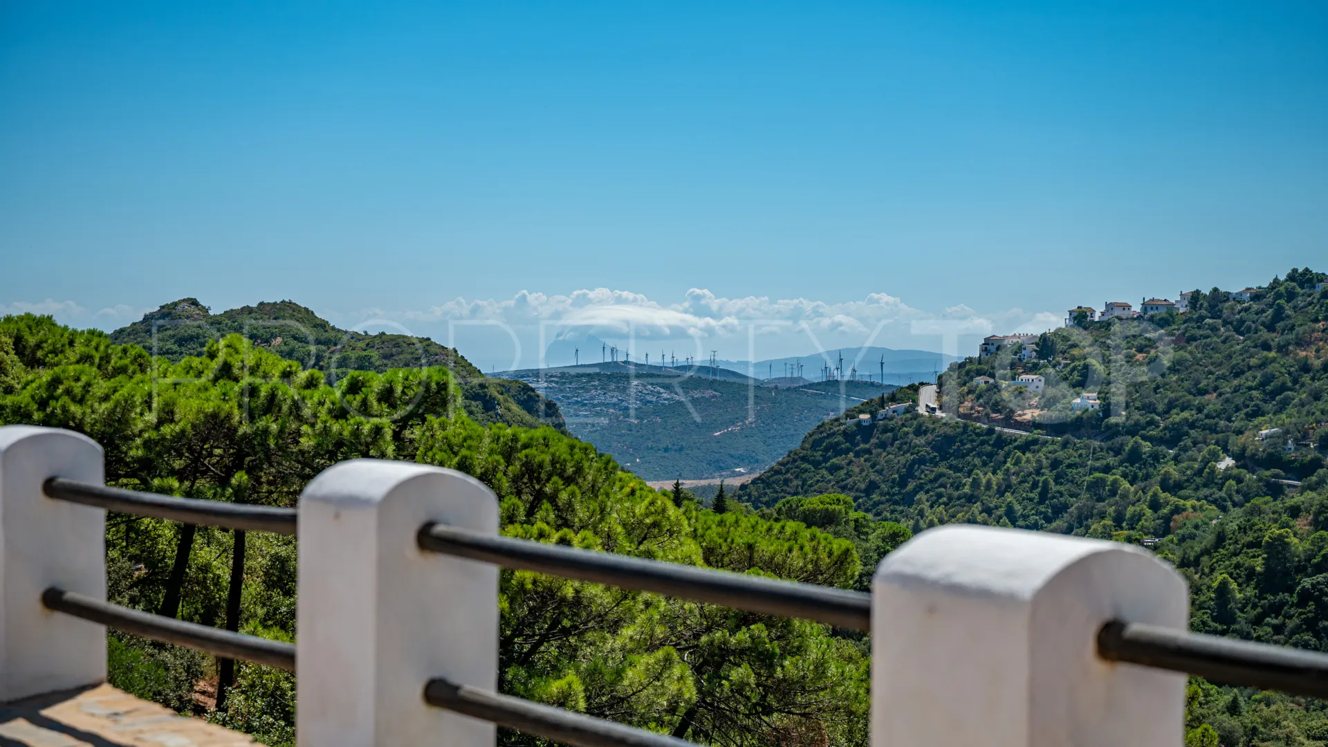 Casares country house for sale
