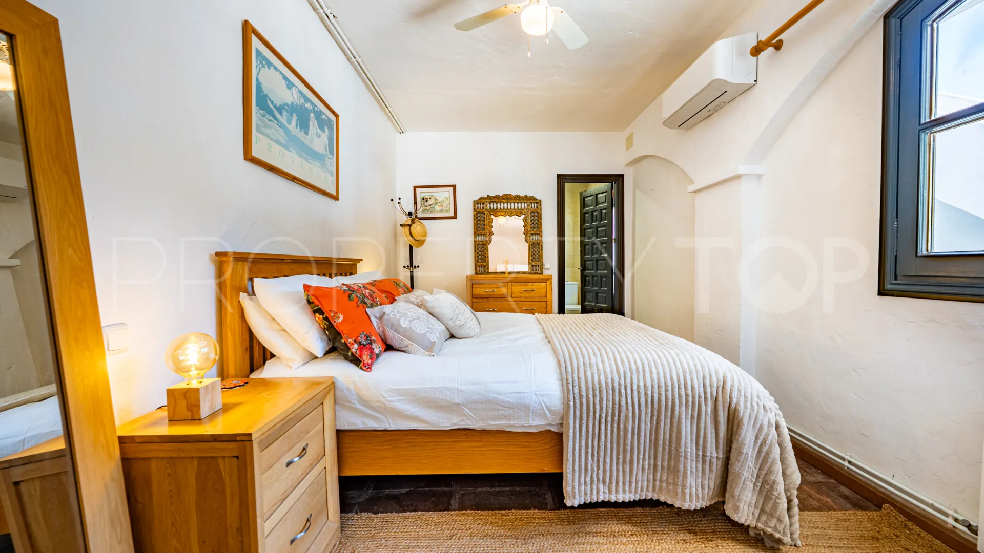 Casares country house for sale