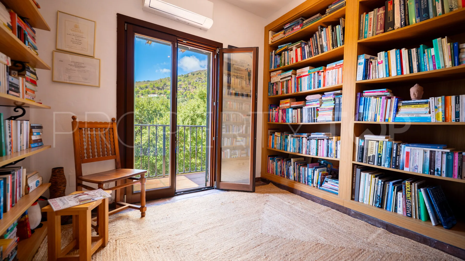 Casares country house for sale