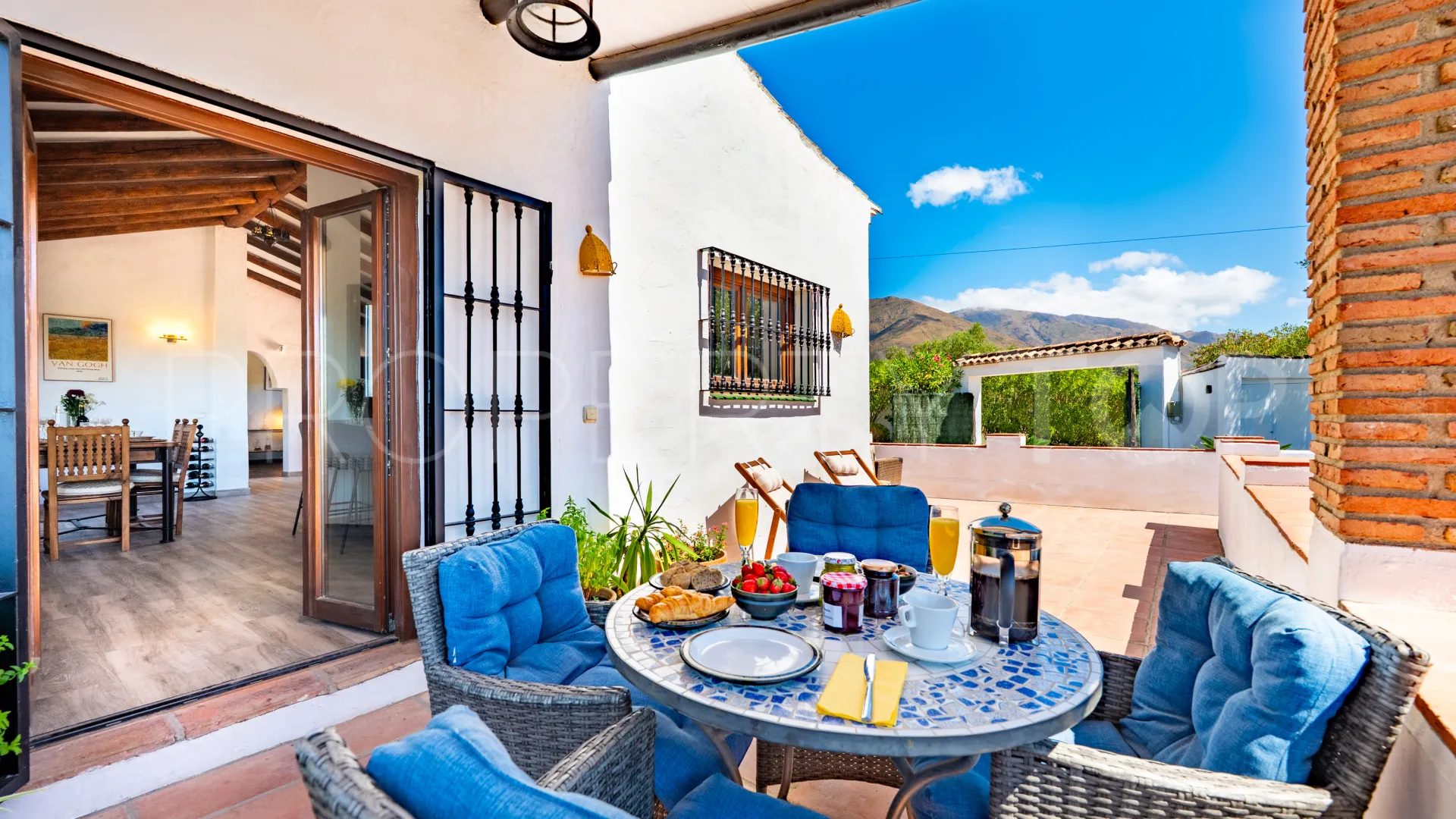 Casares country house for sale