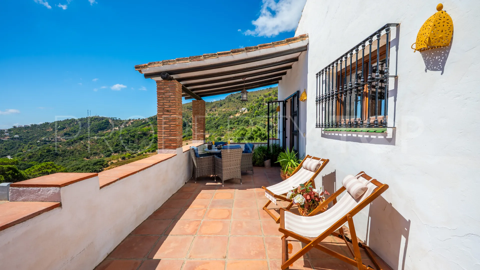 Casares country house for sale