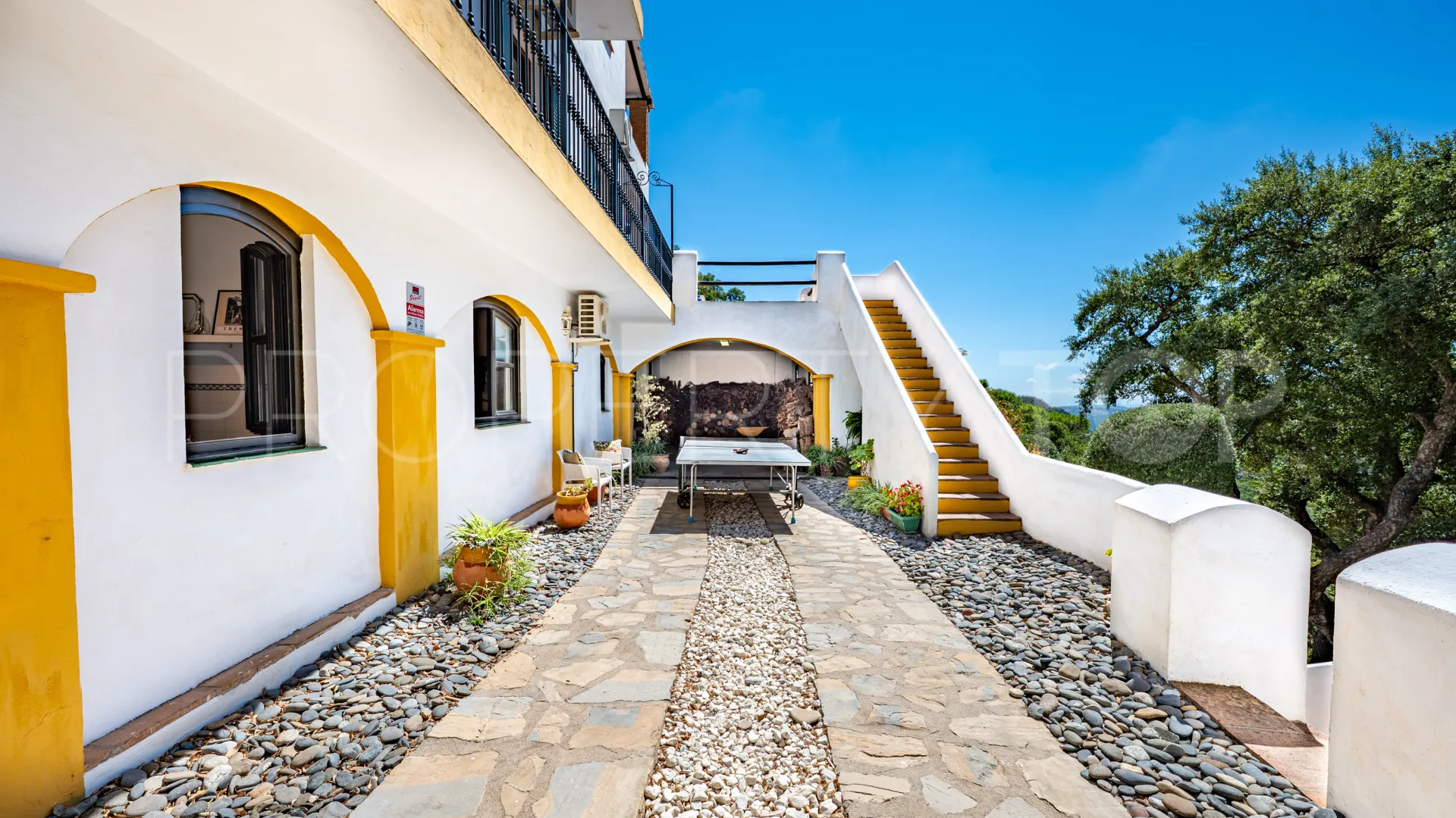 Casares country house for sale