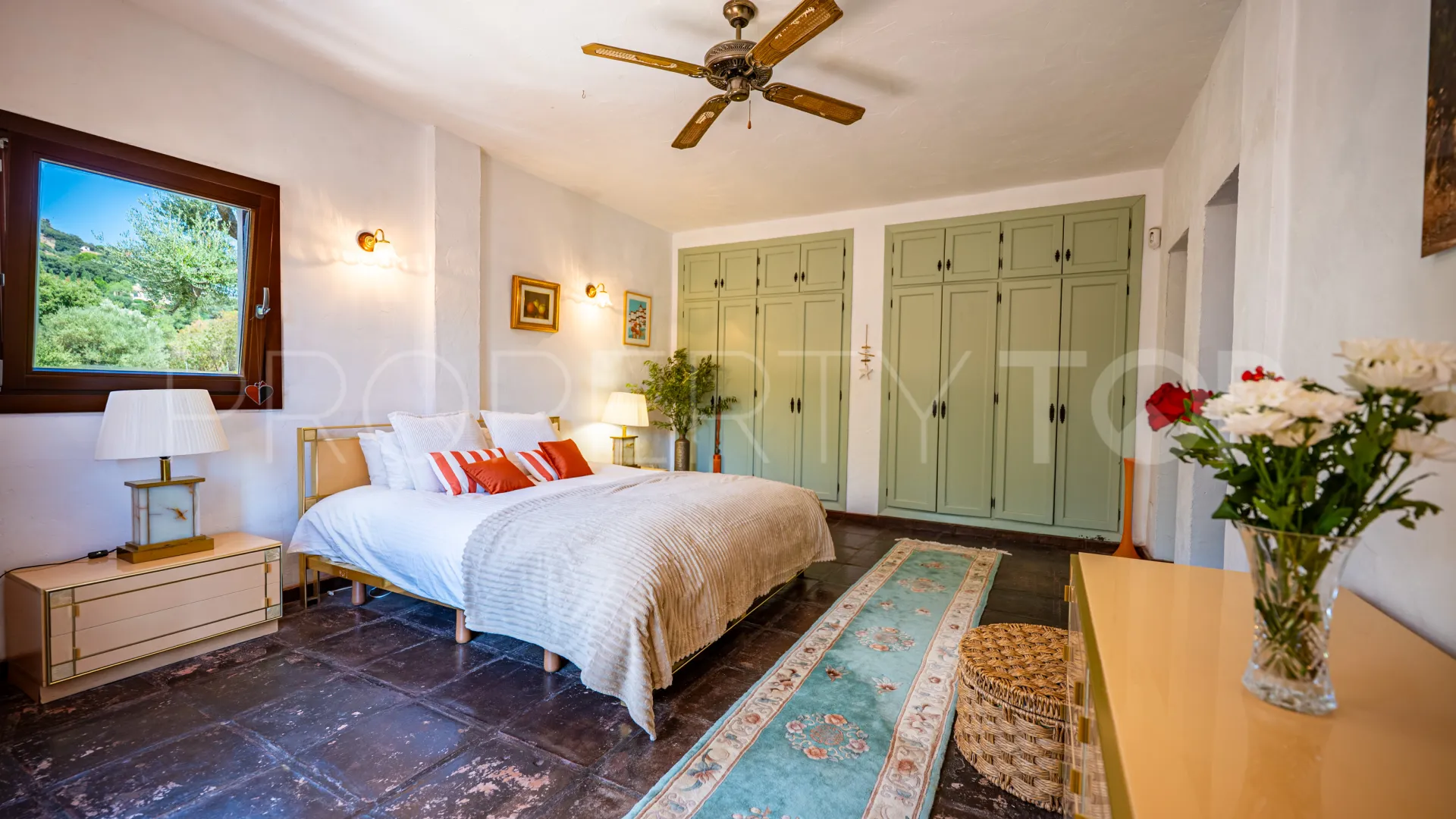 Casares country house for sale
