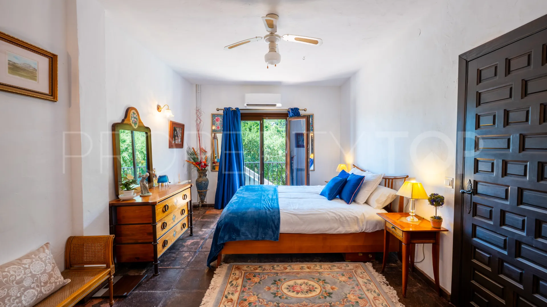 Casares country house for sale