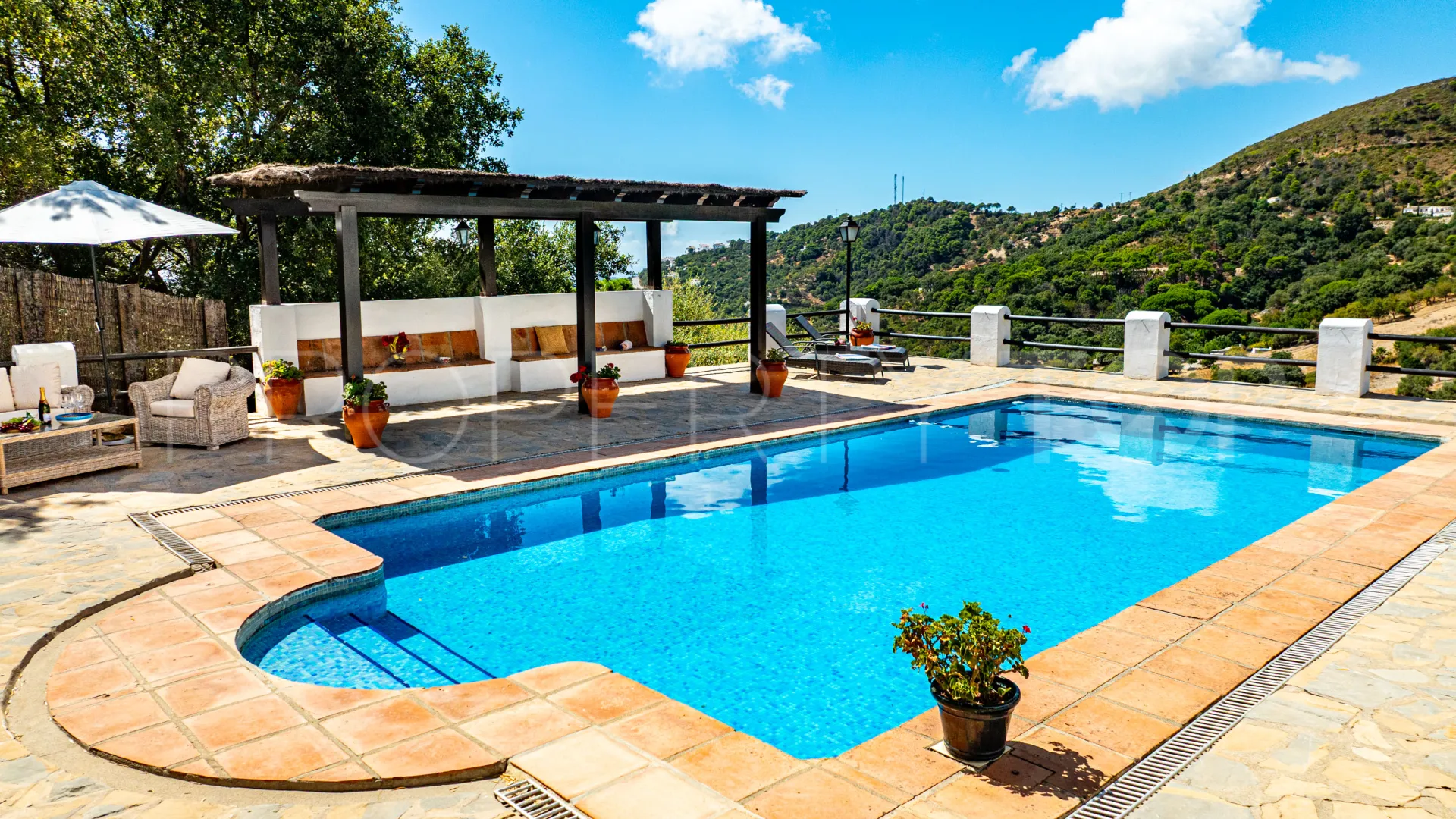 Casares country house for sale