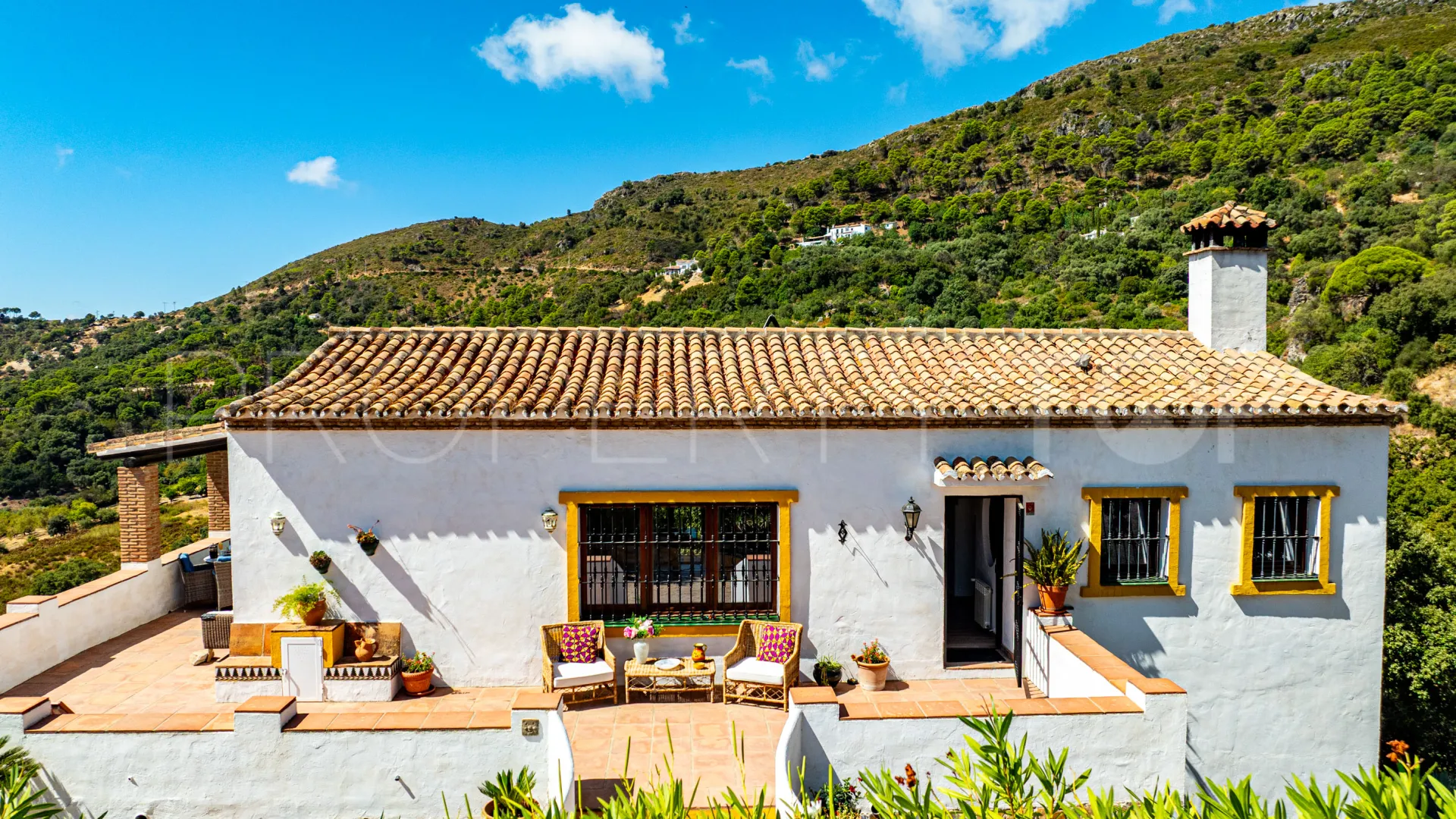 Casares country house for sale