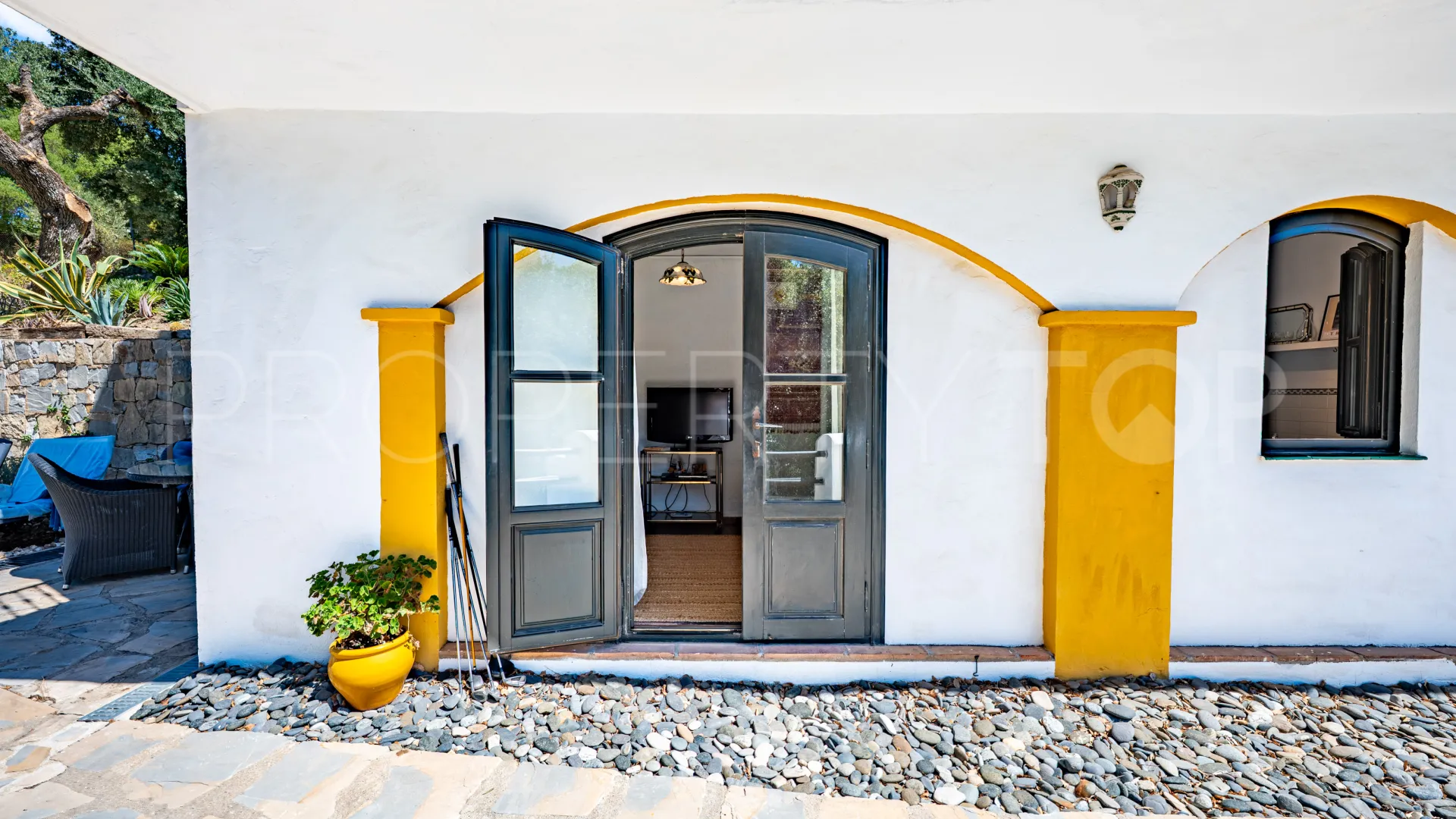 Casares country house for sale