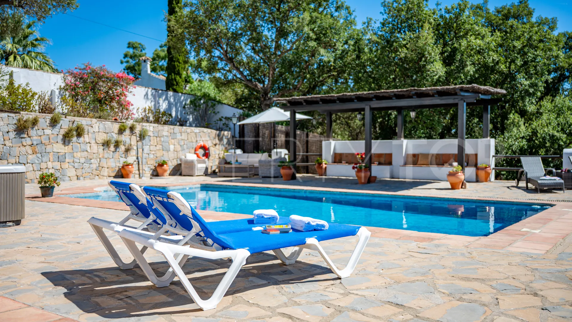 Casares country house for sale