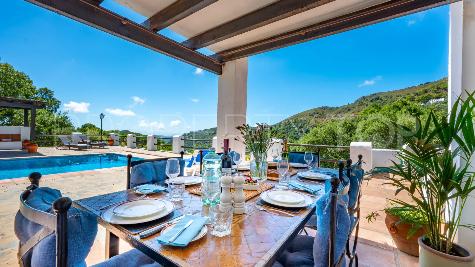 Casares country house for sale
