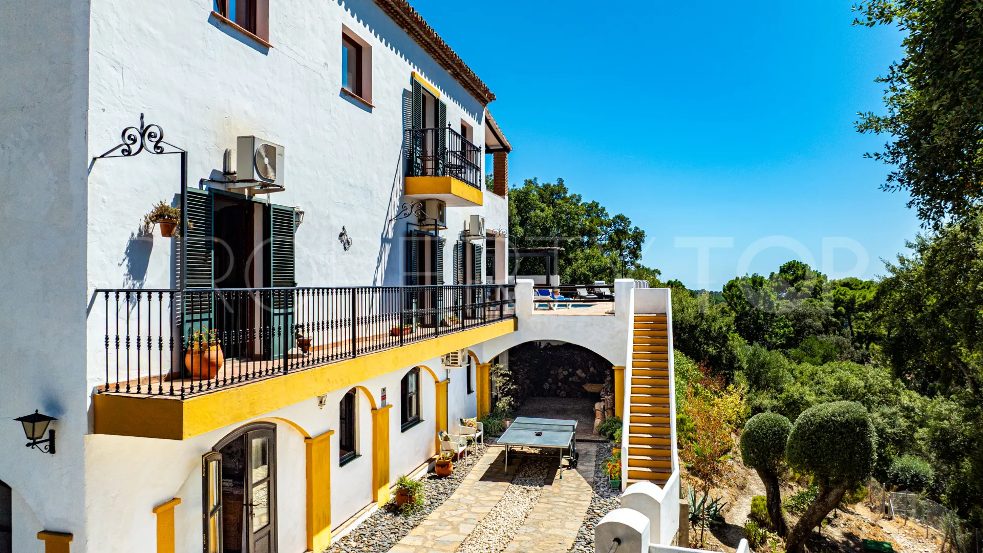 Casares country house for sale