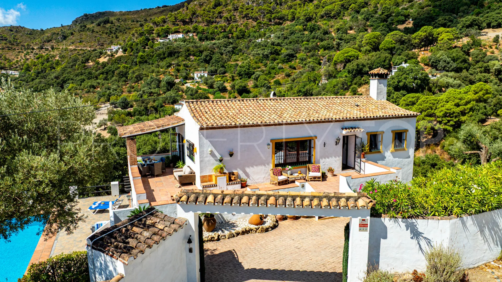 Casares country house for sale