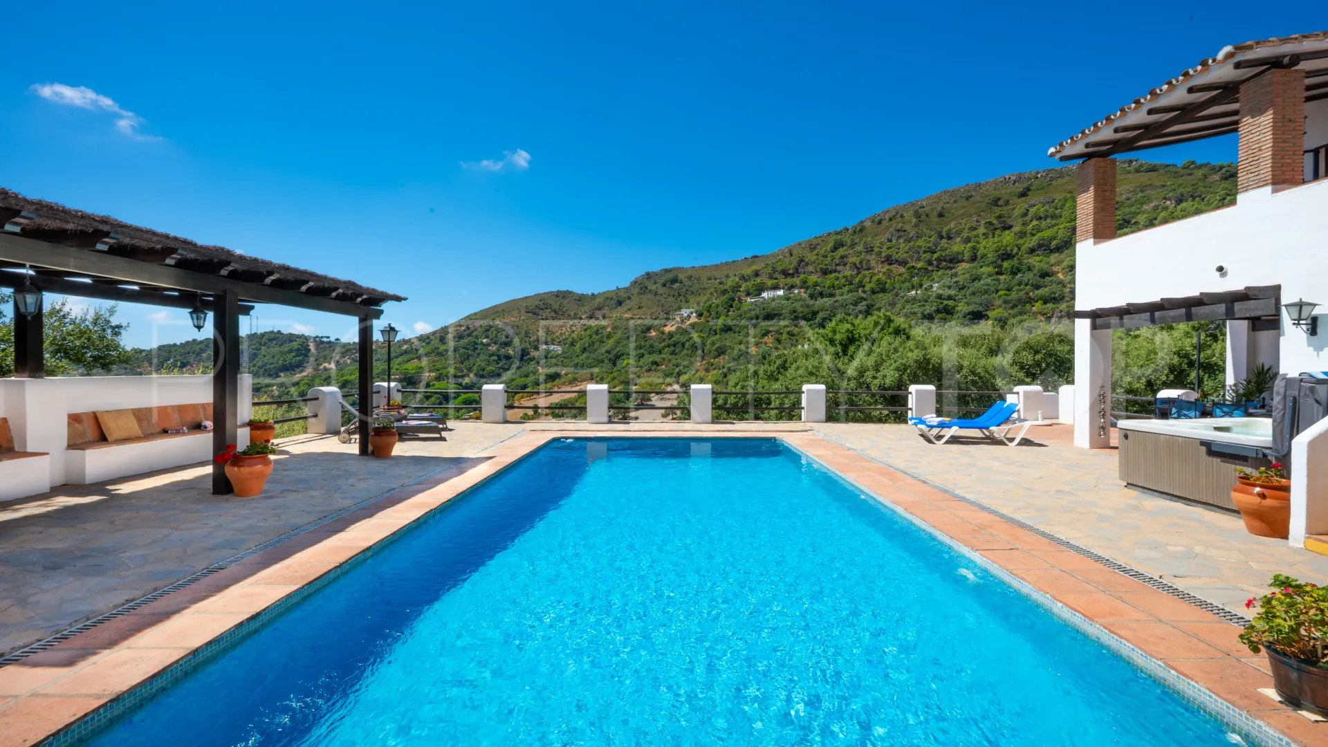 Casares country house for sale