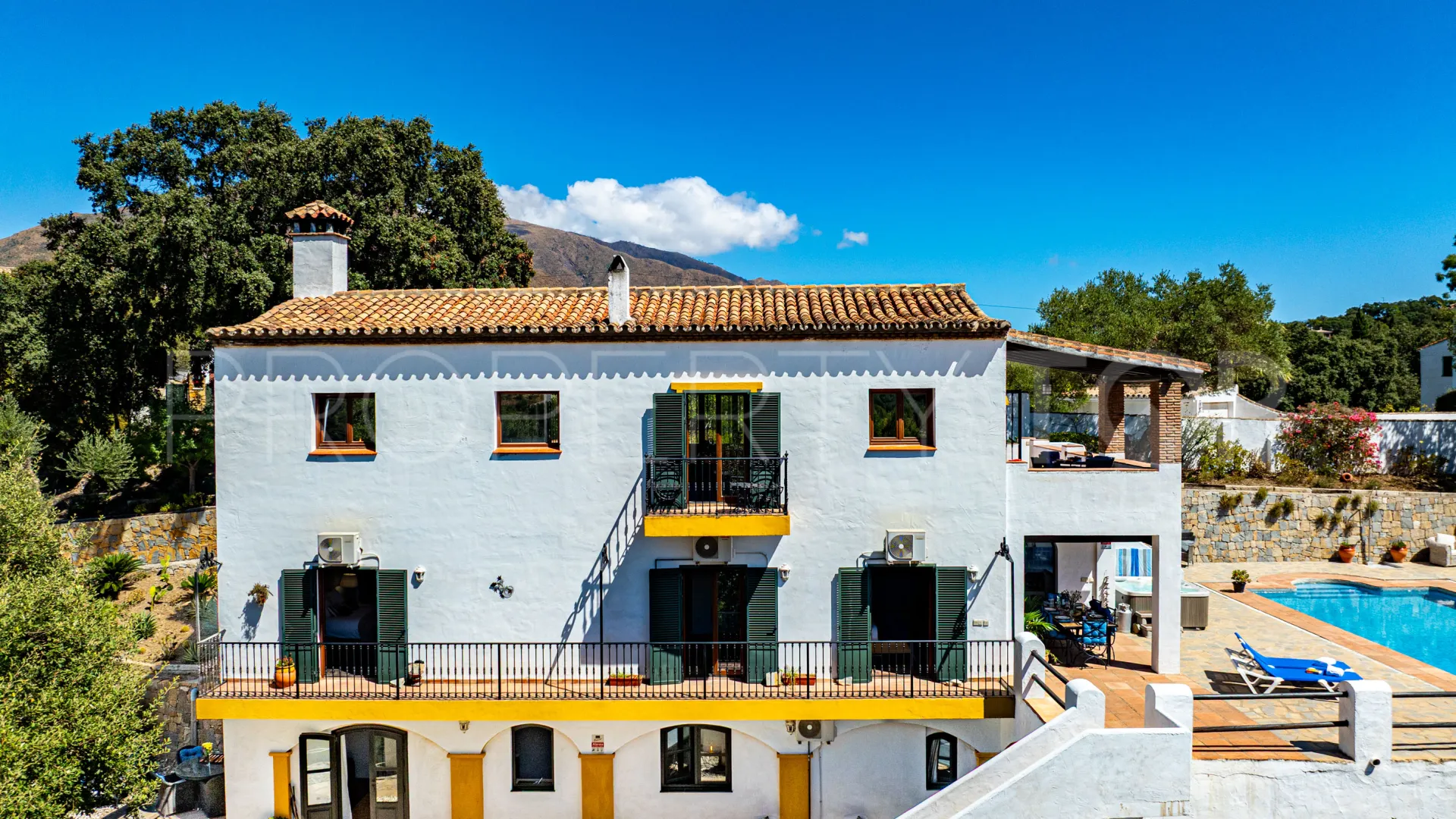 Casares country house for sale