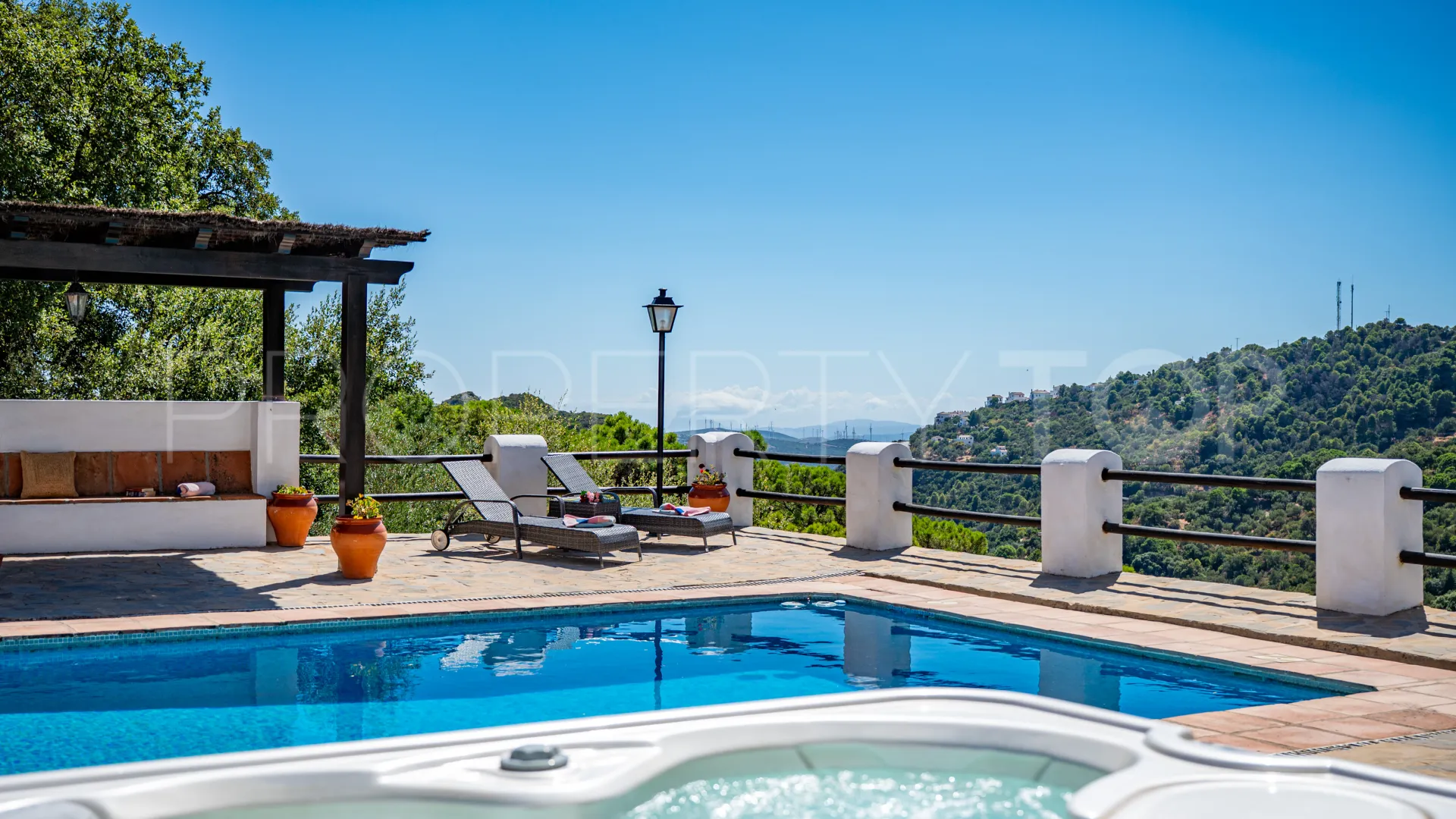 Casares country house for sale