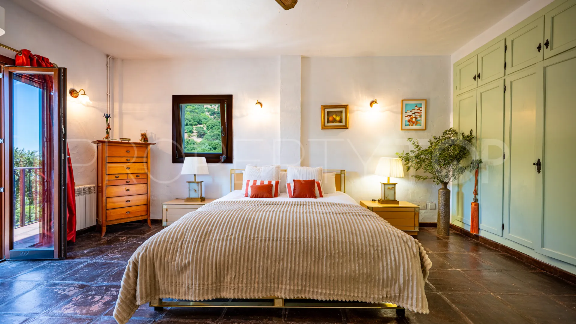 Casares country house for sale