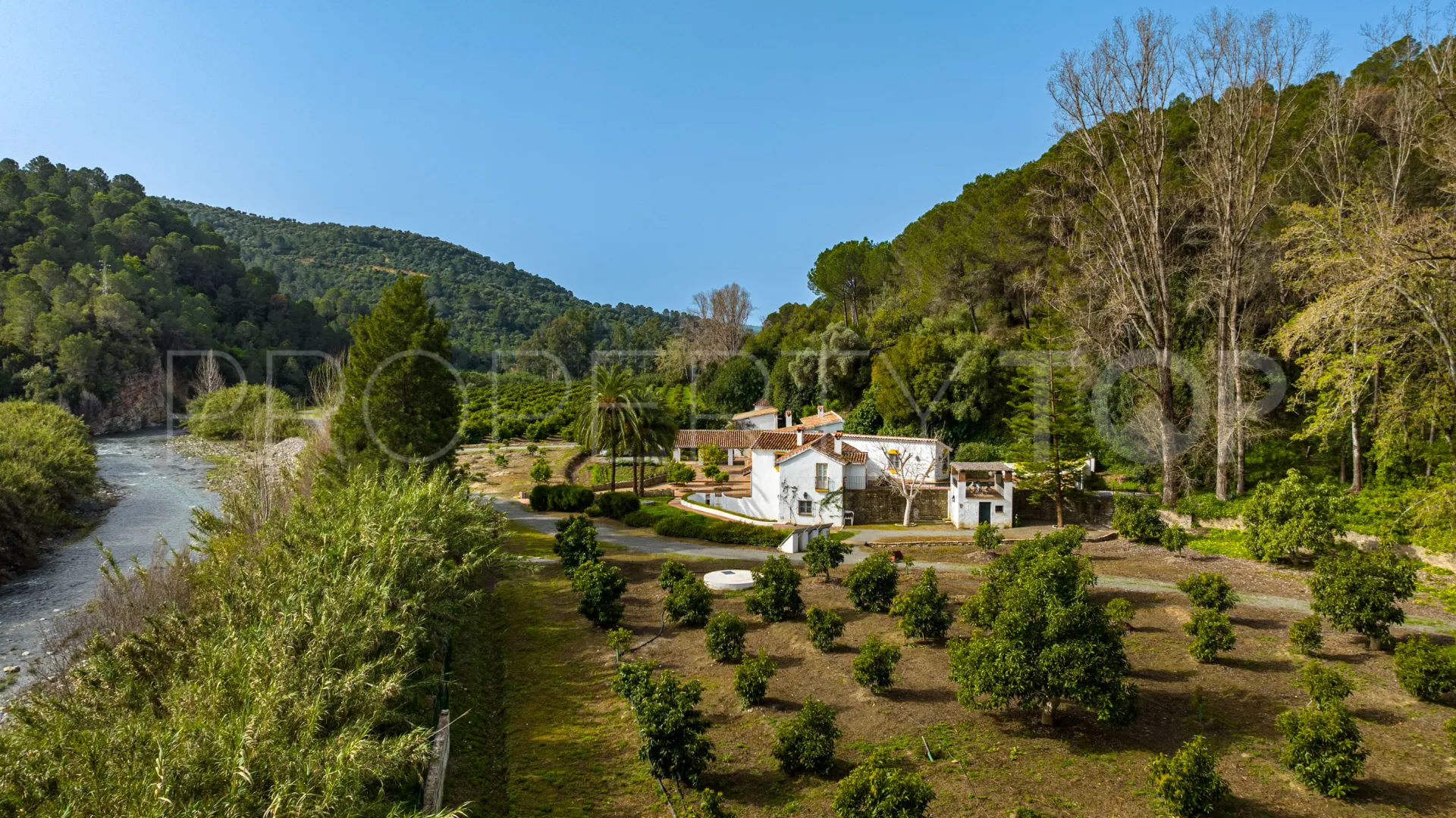 Comprar cortijo de 8 dormitorios en Gaucin