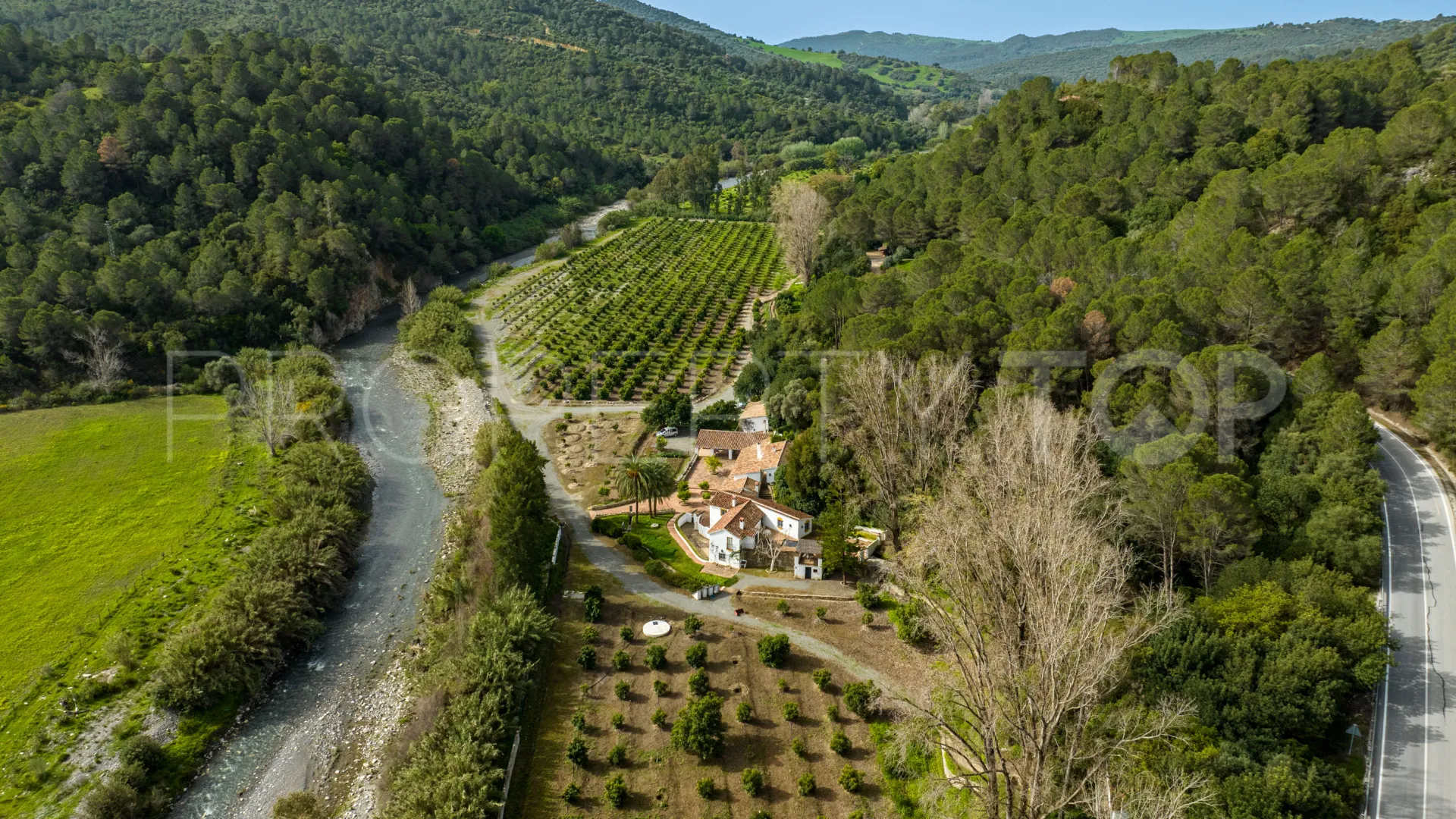 Comprar cortijo de 8 dormitorios en Gaucin
