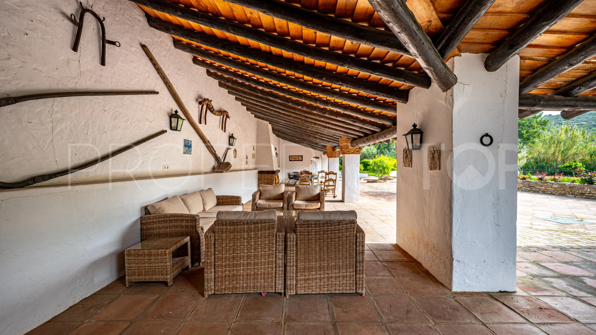 Comprar cortijo de 8 dormitorios en Gaucin