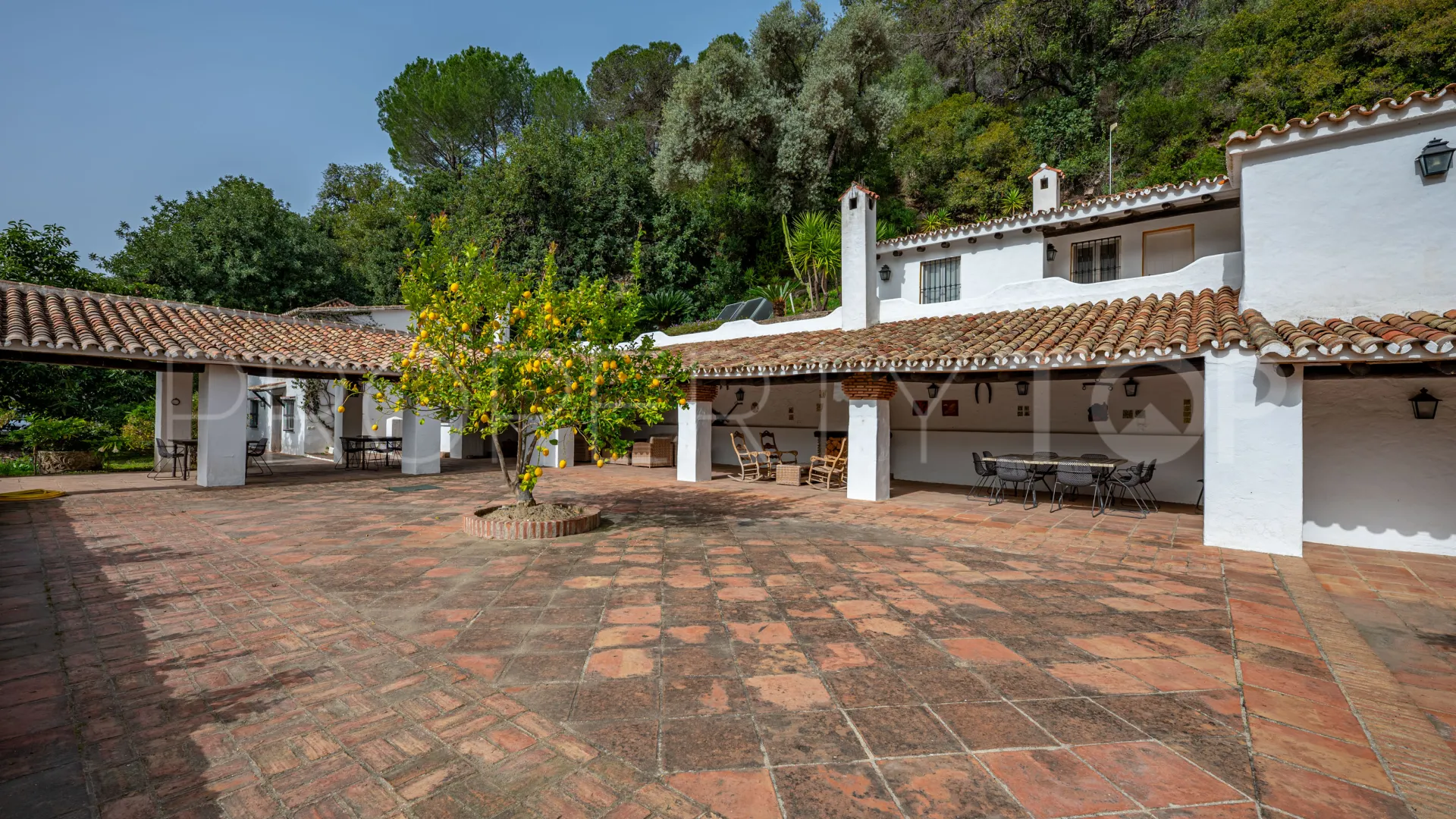 Comprar cortijo de 8 dormitorios en Gaucin