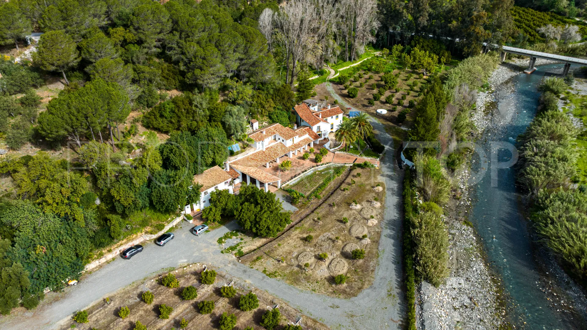 Comprar cortijo de 8 dormitorios en Gaucin