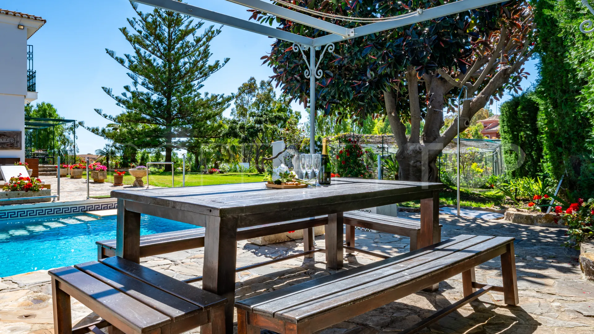 Buy villa in Los Reales - Sierra Estepona with 7 bedrooms