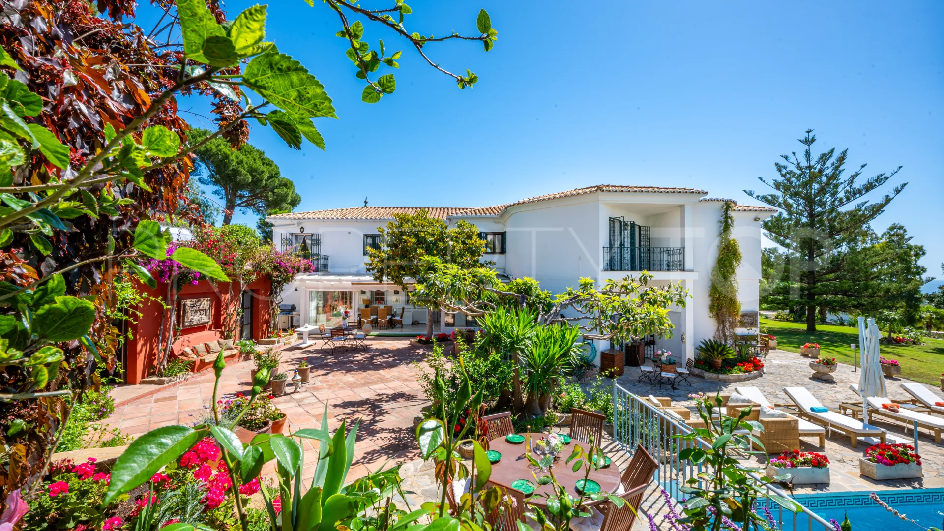 Buy villa in Los Reales - Sierra Estepona with 7 bedrooms
