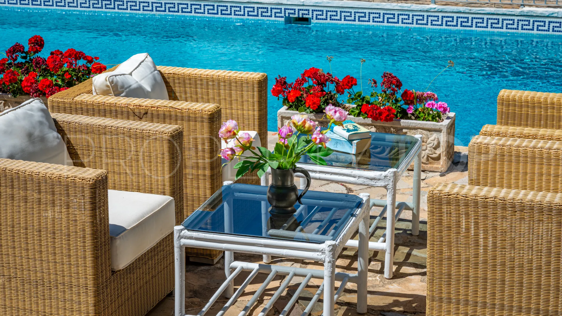 Buy villa in Los Reales - Sierra Estepona with 7 bedrooms