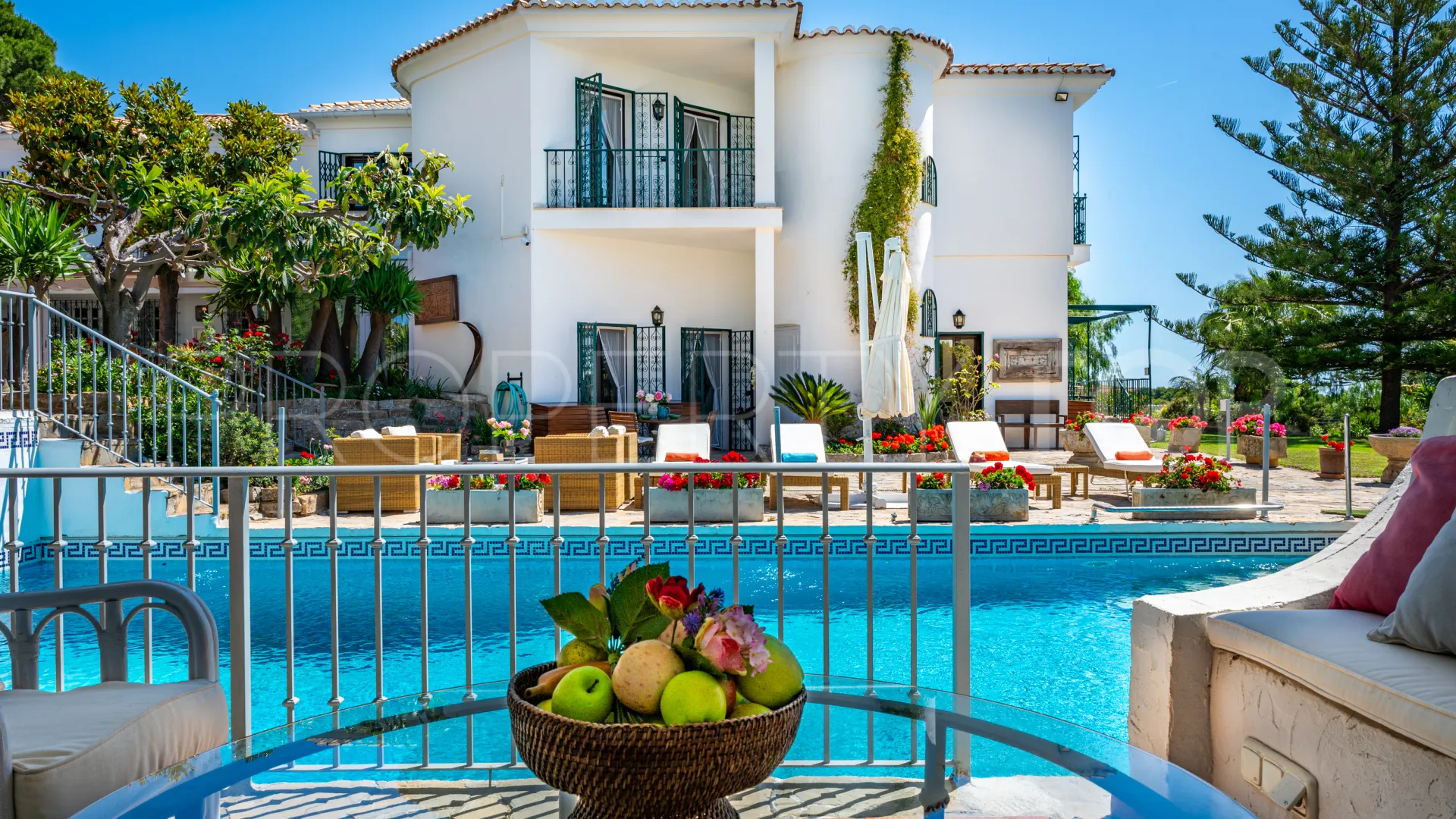 Buy villa in Los Reales - Sierra Estepona with 7 bedrooms