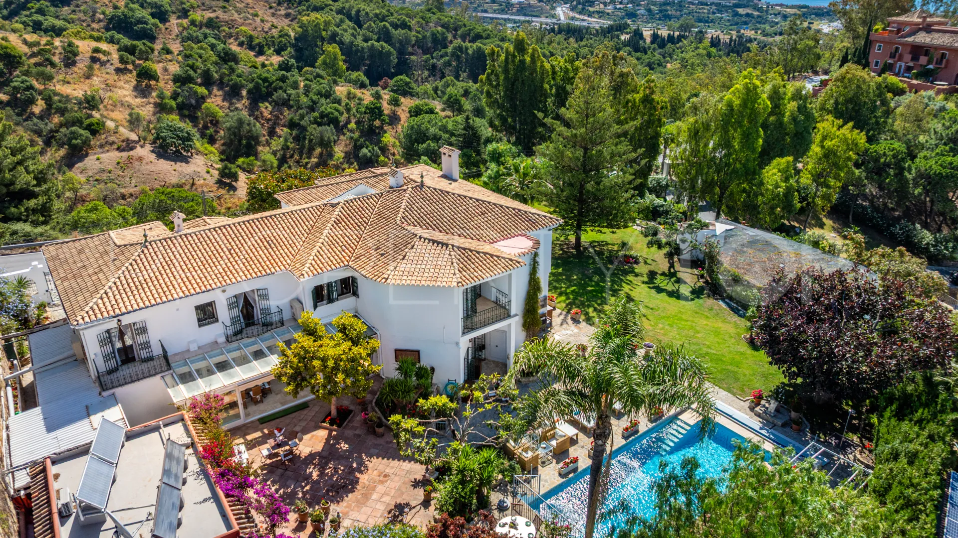 Buy villa in Los Reales - Sierra Estepona with 7 bedrooms