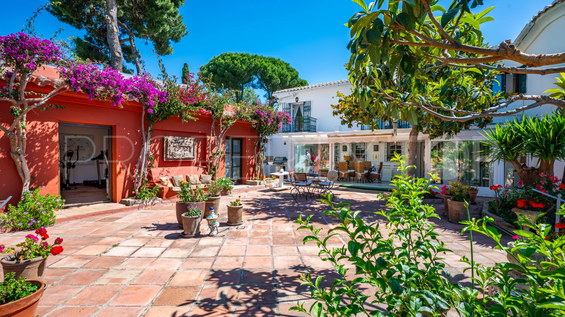 Buy villa in Los Reales - Sierra Estepona with 7 bedrooms