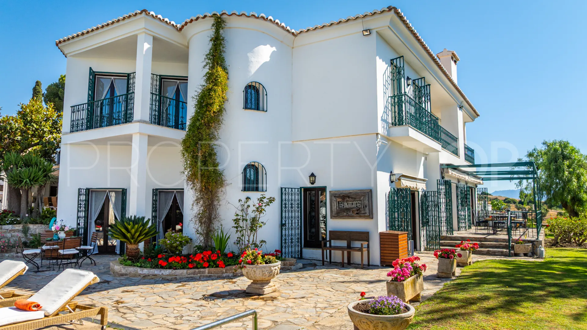 Buy villa in Los Reales - Sierra Estepona with 7 bedrooms