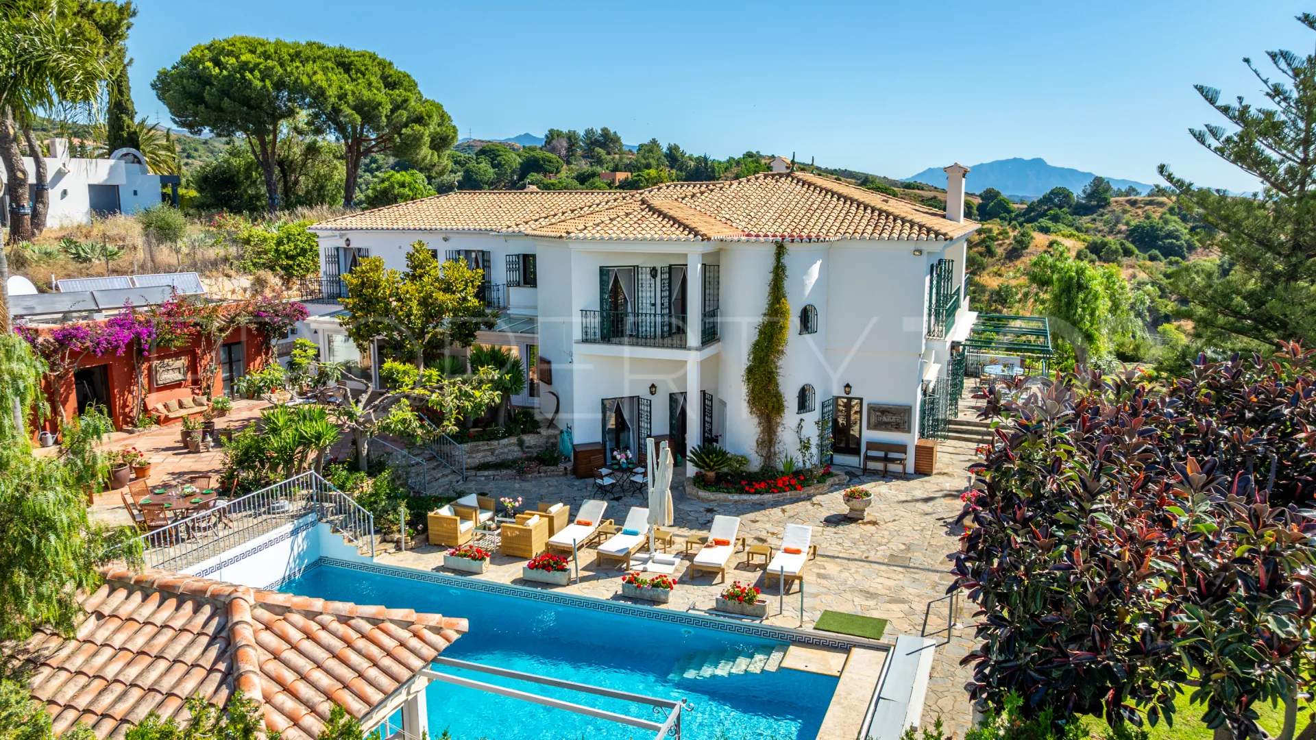 Buy villa in Los Reales - Sierra Estepona with 7 bedrooms