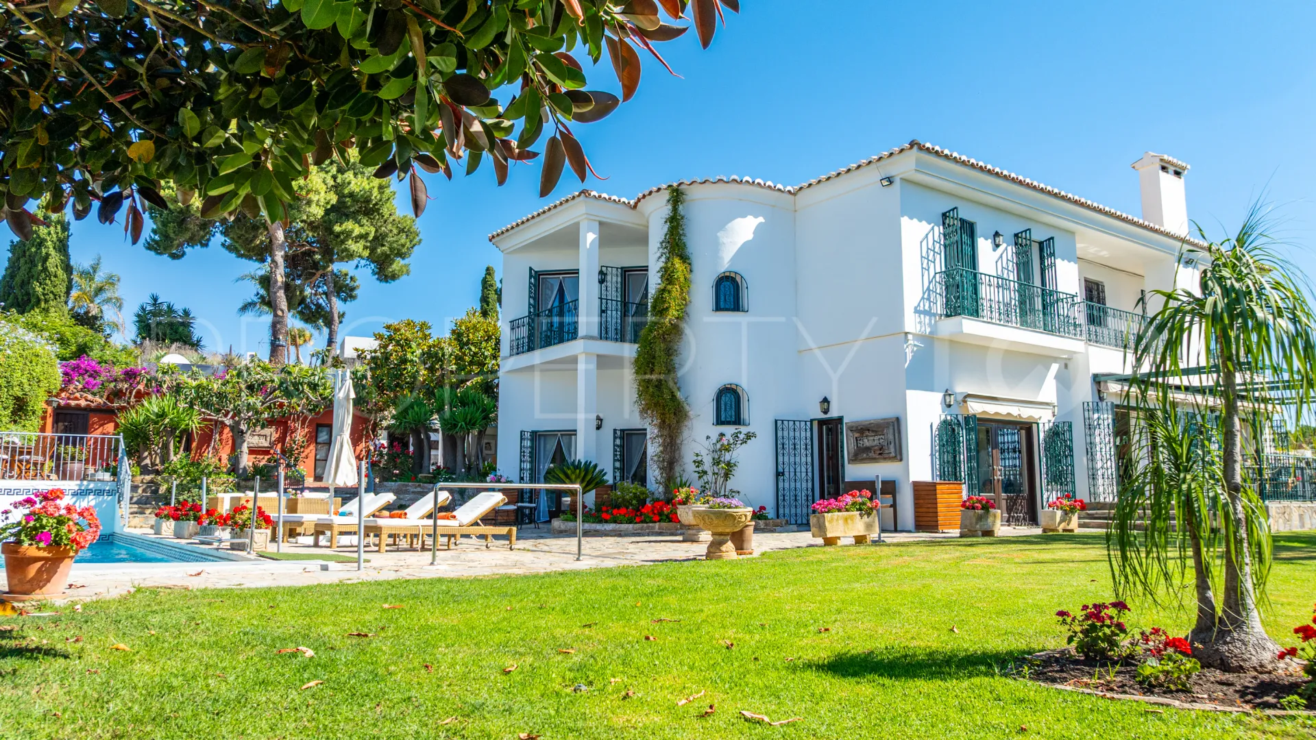 Buy villa in Los Reales - Sierra Estepona with 7 bedrooms