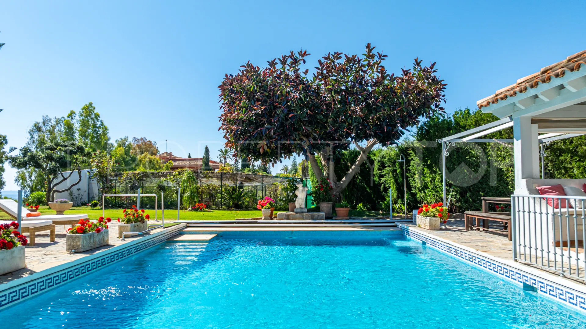 Buy villa in Los Reales - Sierra Estepona with 7 bedrooms