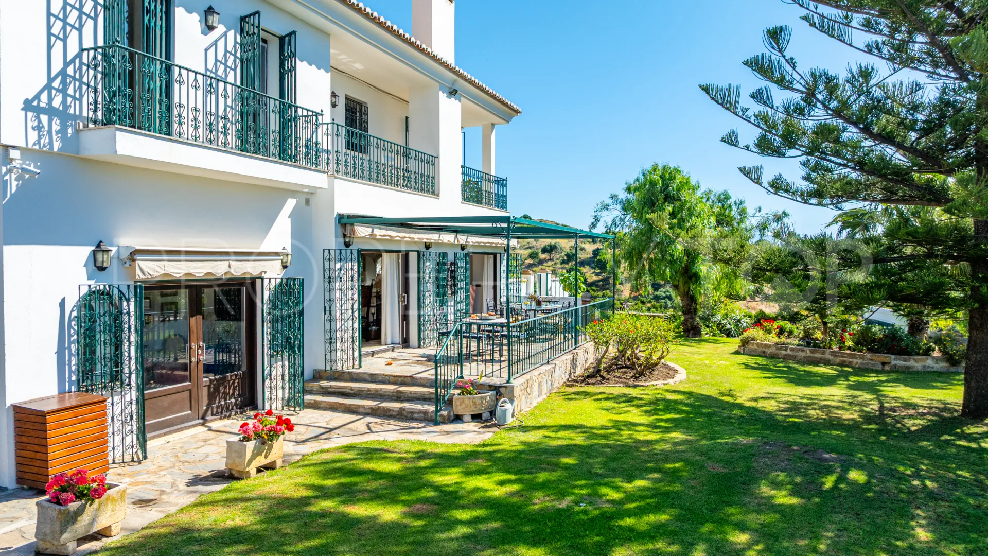 Buy villa in Los Reales - Sierra Estepona with 7 bedrooms