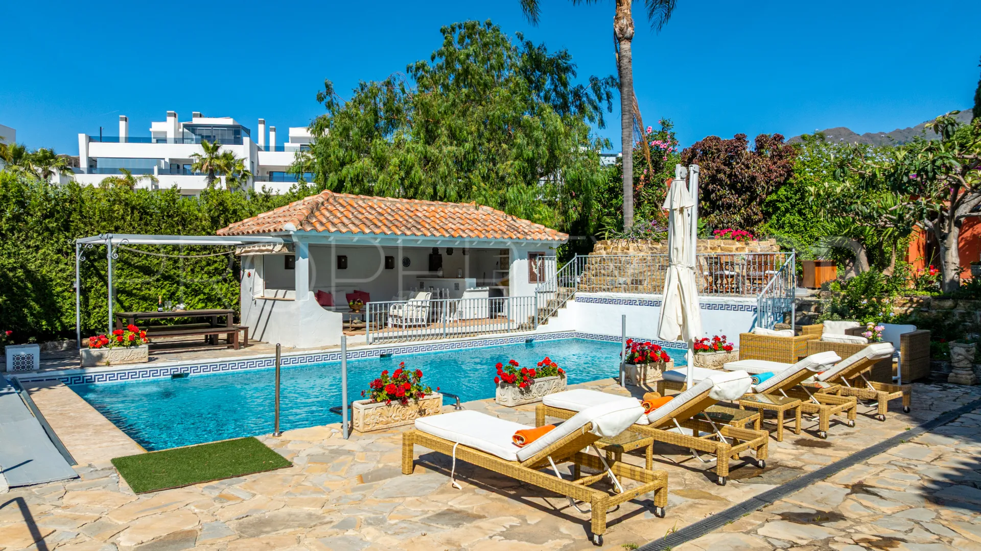 Buy villa in Los Reales - Sierra Estepona with 7 bedrooms
