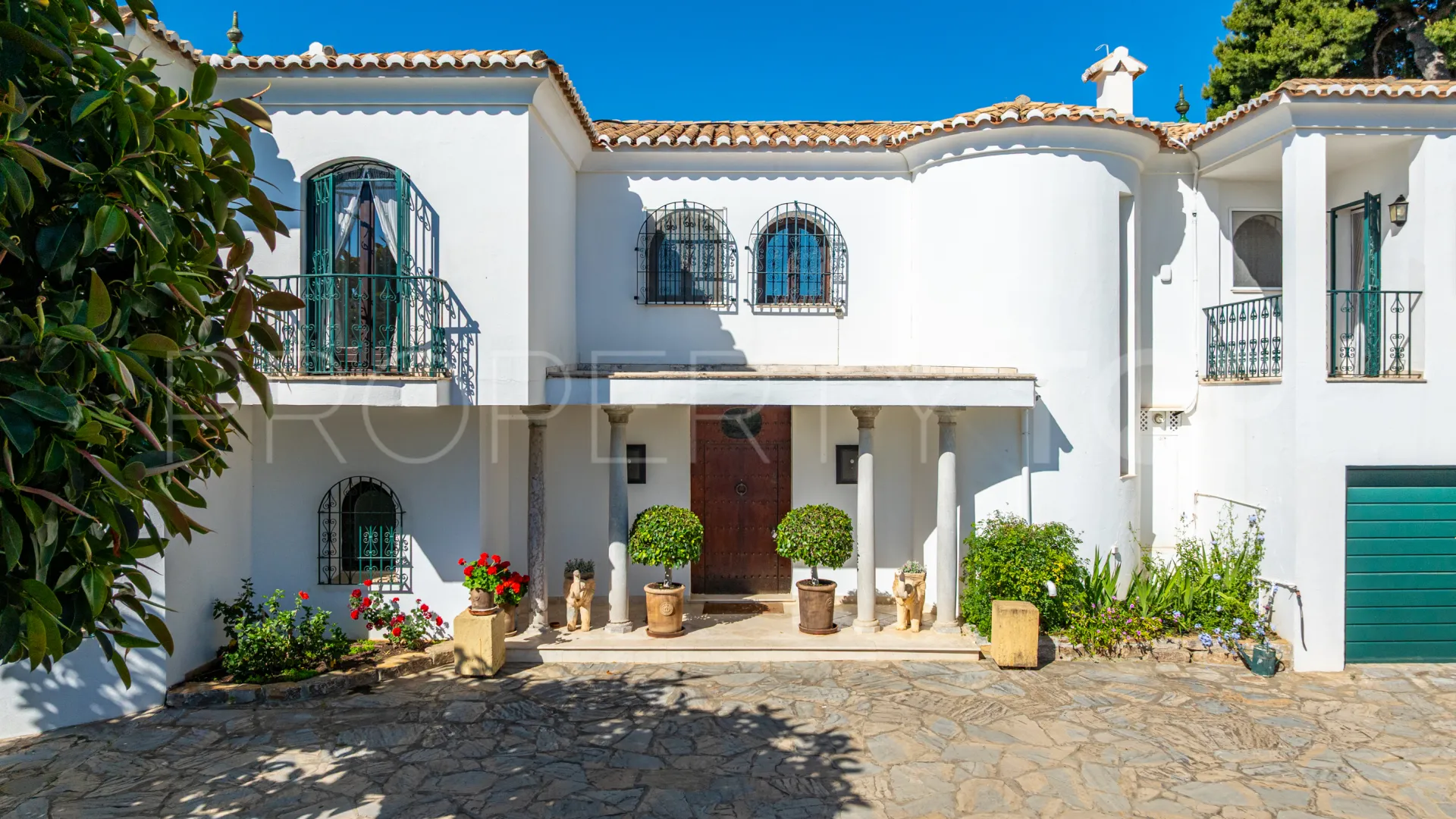 Buy villa in Los Reales - Sierra Estepona with 7 bedrooms