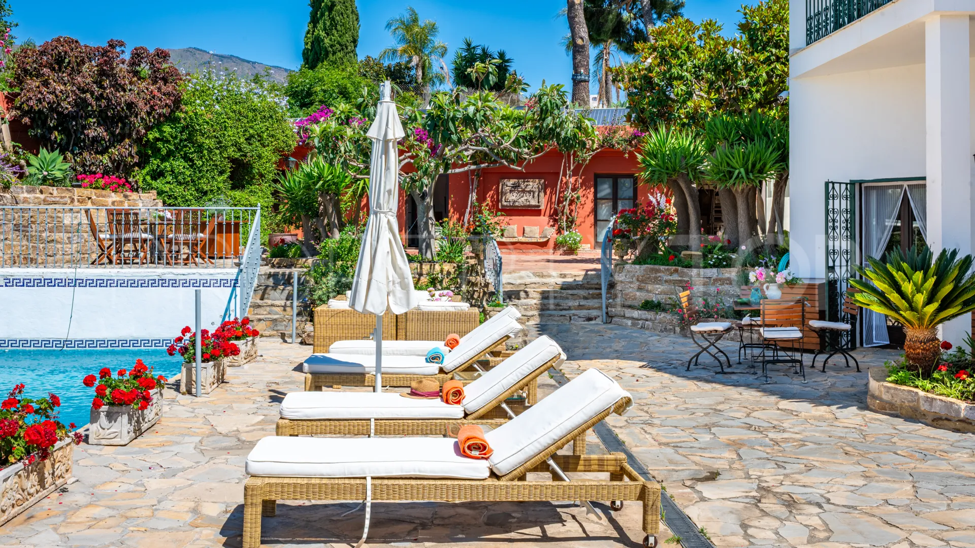 Buy villa in Los Reales - Sierra Estepona with 7 bedrooms