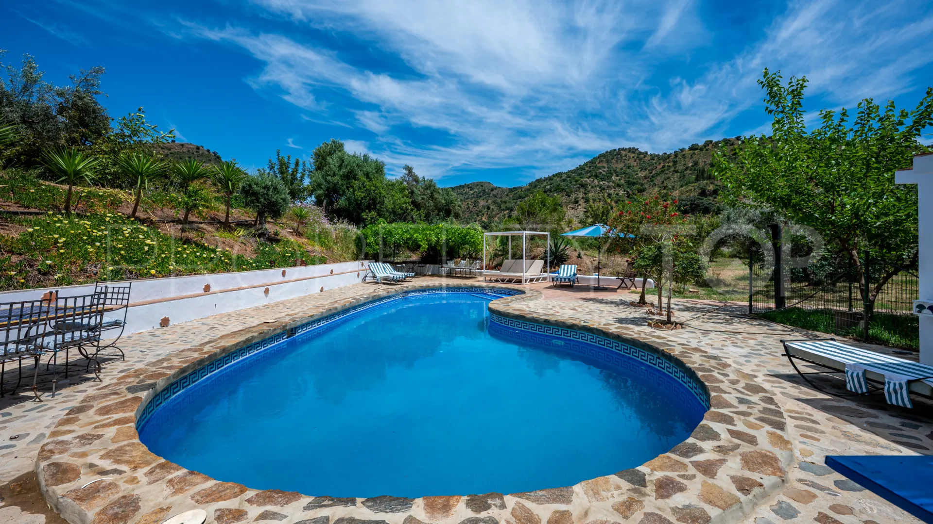 Se vende finca en Almogia de 7 dormitorios