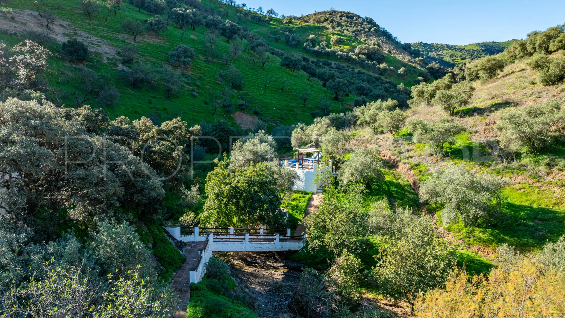 Se vende finca en Almogia de 7 dormitorios