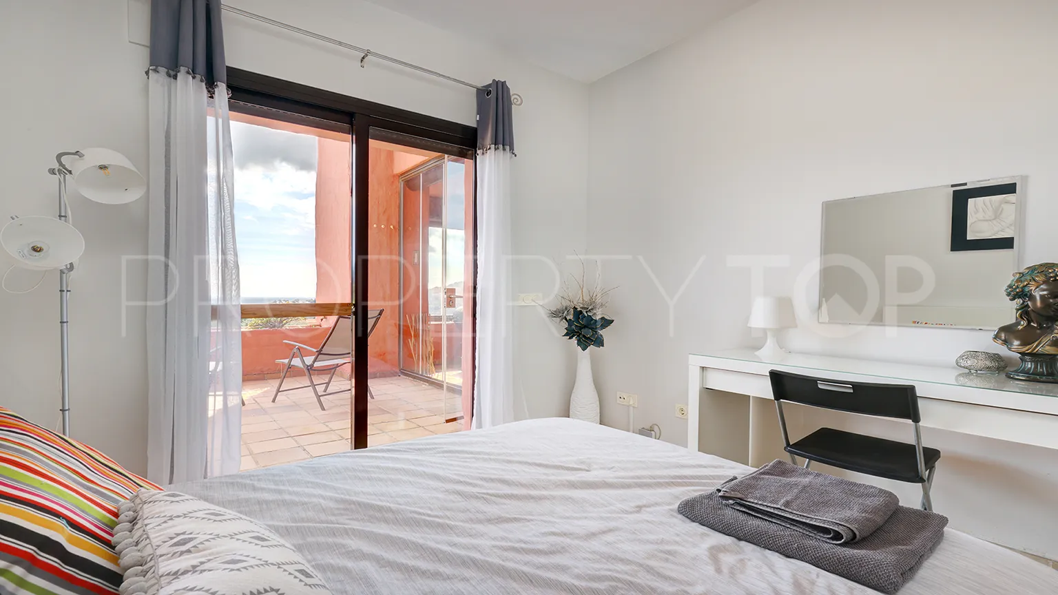 For sale ground floor apartment in Sabinillas with 3 bedrooms