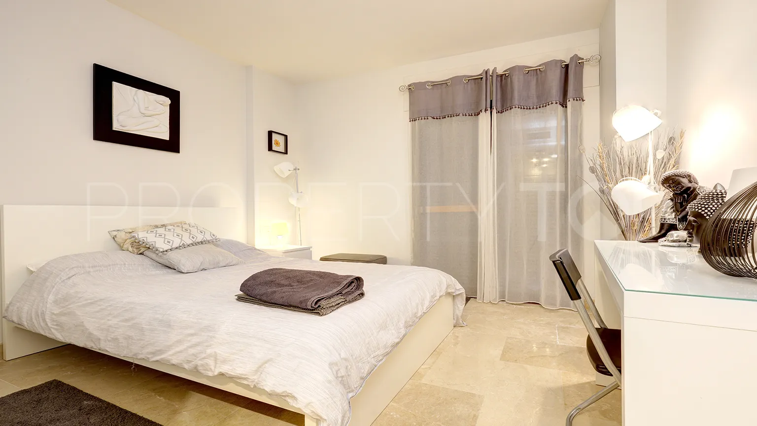 For sale ground floor apartment in Sabinillas with 3 bedrooms