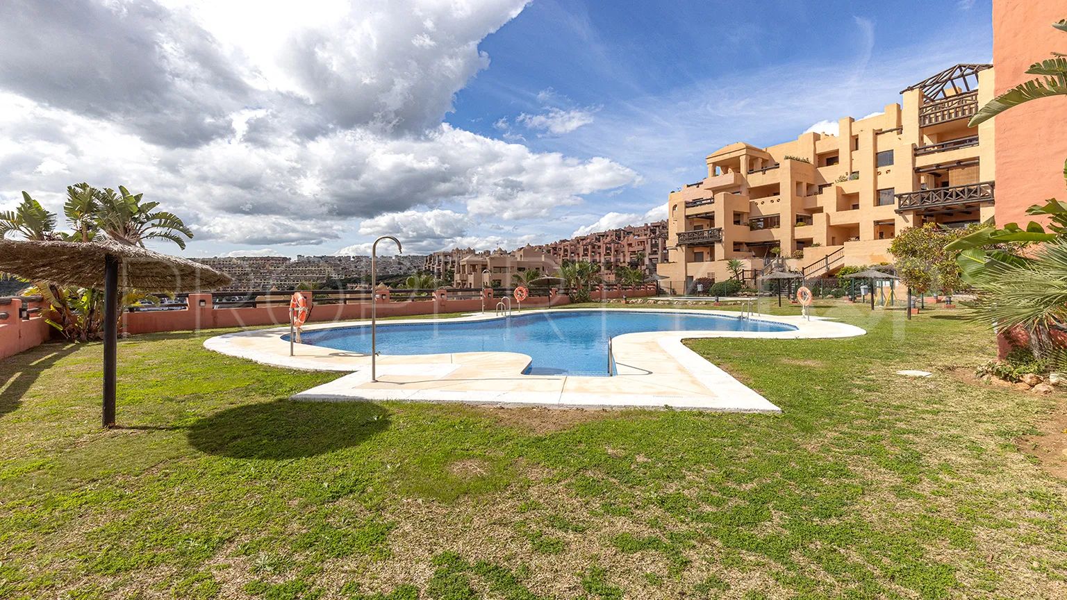 For sale ground floor apartment in Sabinillas with 3 bedrooms