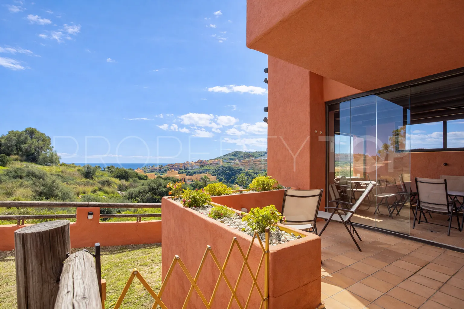 For sale ground floor apartment in Sabinillas with 3 bedrooms