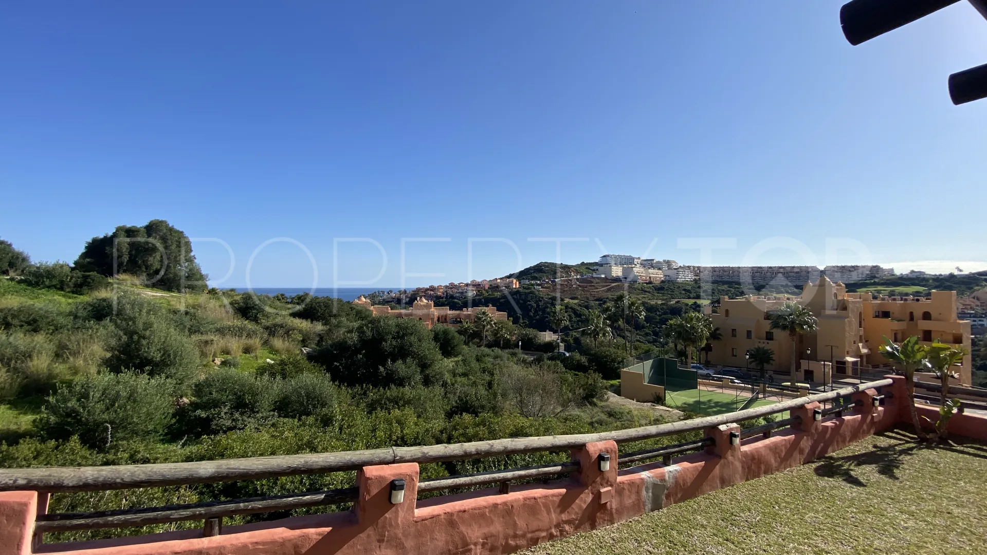 For sale ground floor apartment in Sabinillas with 3 bedrooms