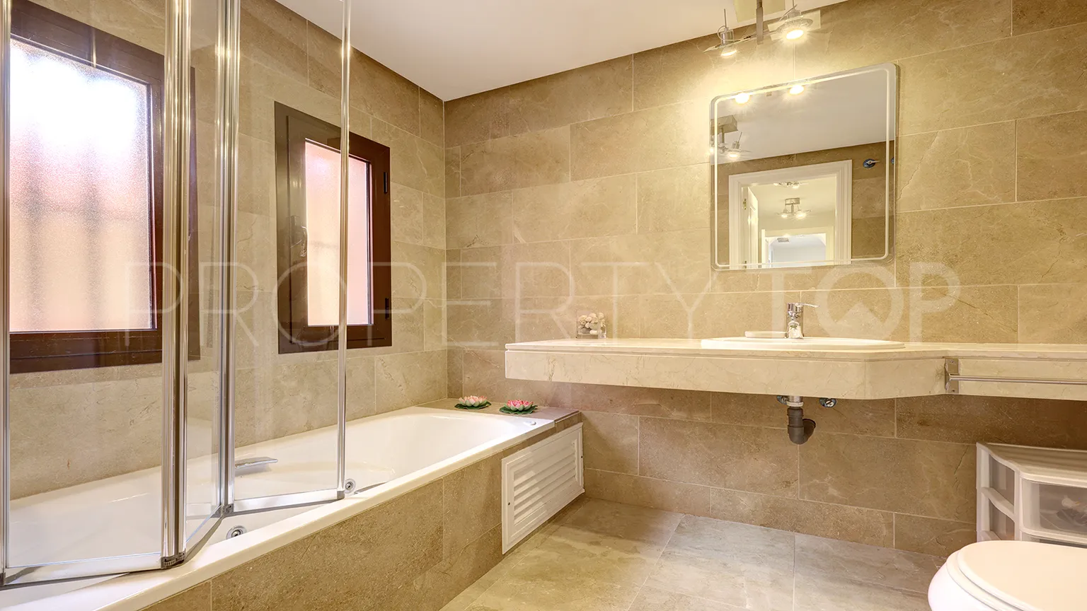 For sale ground floor apartment in Sabinillas with 3 bedrooms