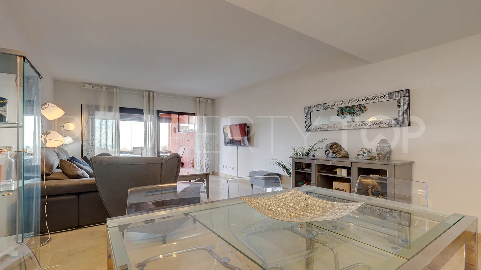 For sale ground floor apartment in Sabinillas with 3 bedrooms