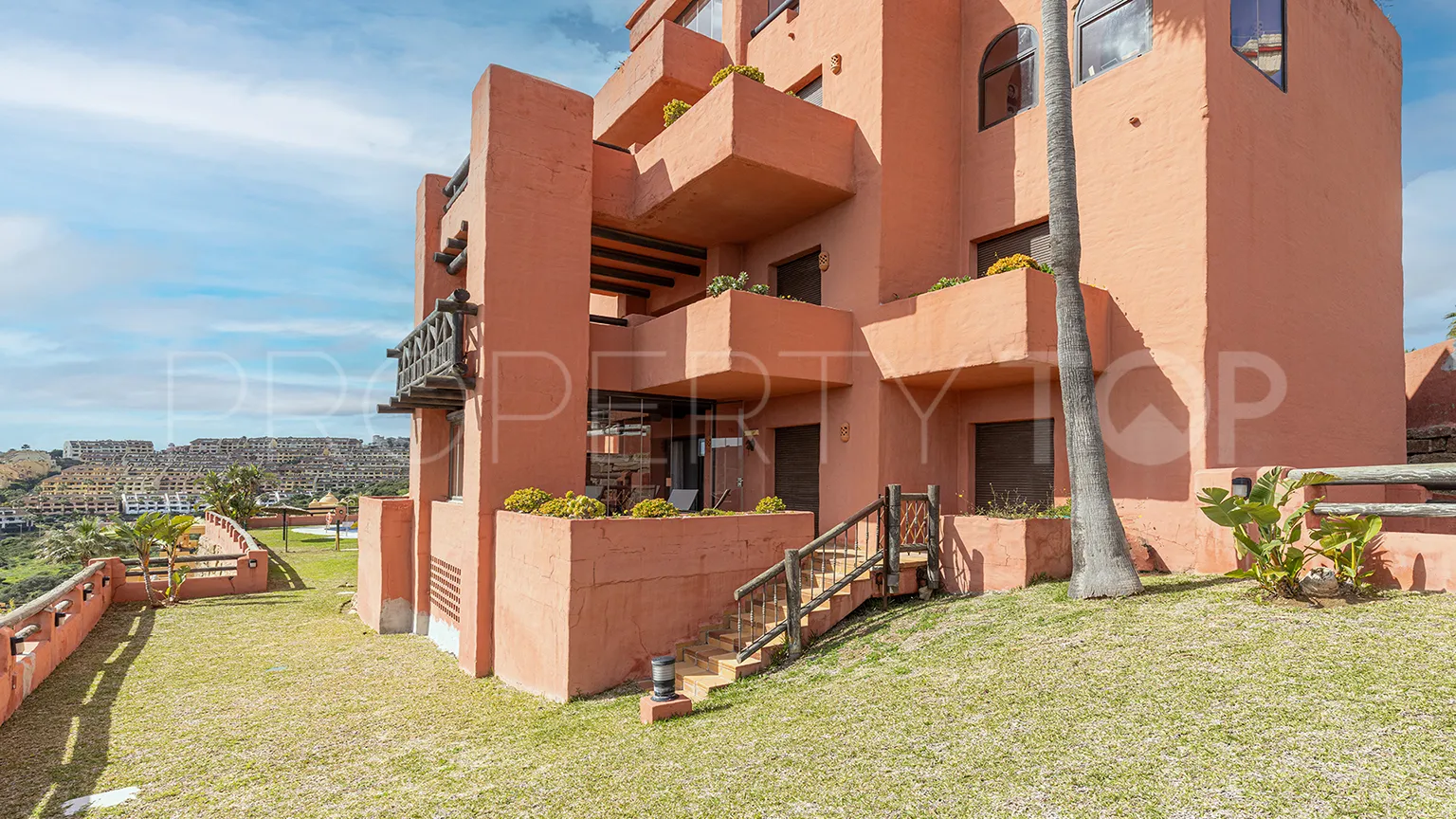 For sale ground floor apartment in Sabinillas with 3 bedrooms