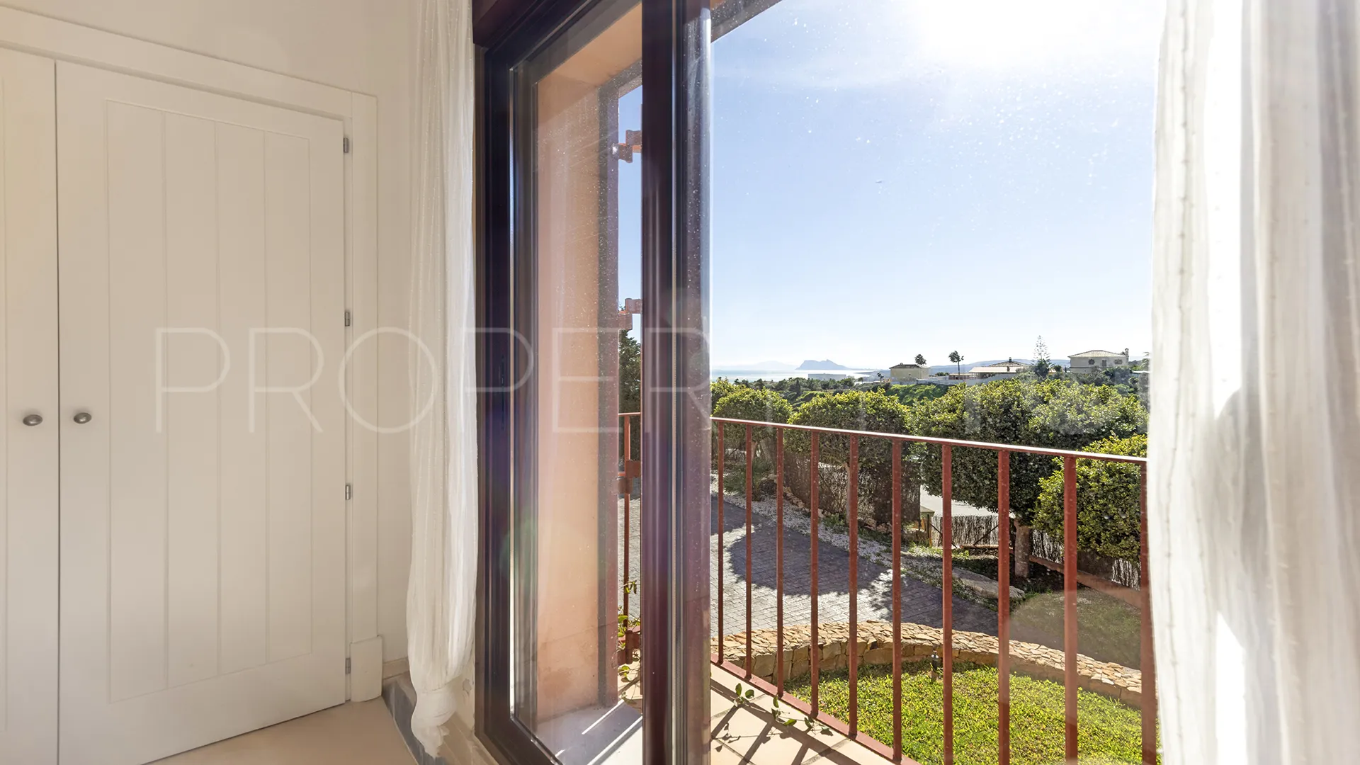 Bahia de las Rocas ground floor apartment for sale