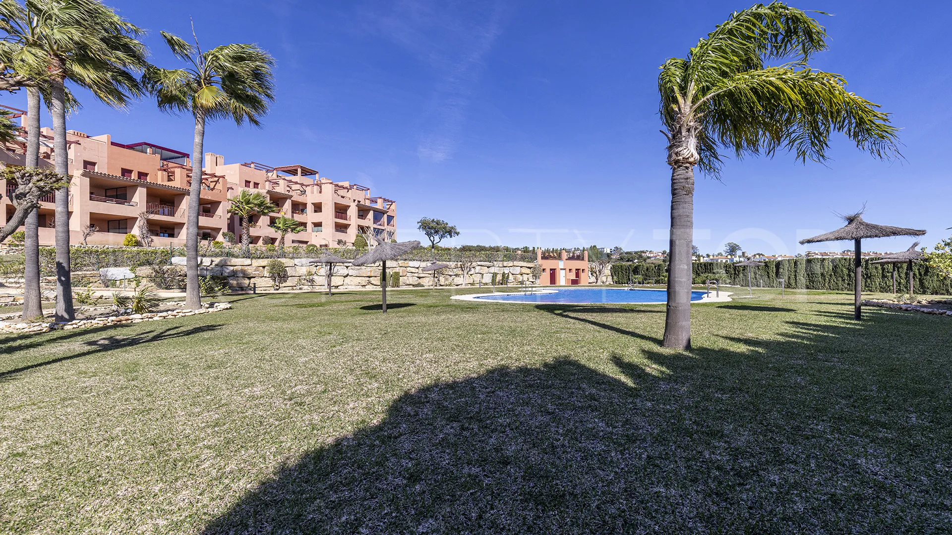 Bahia de las Rocas ground floor apartment for sale